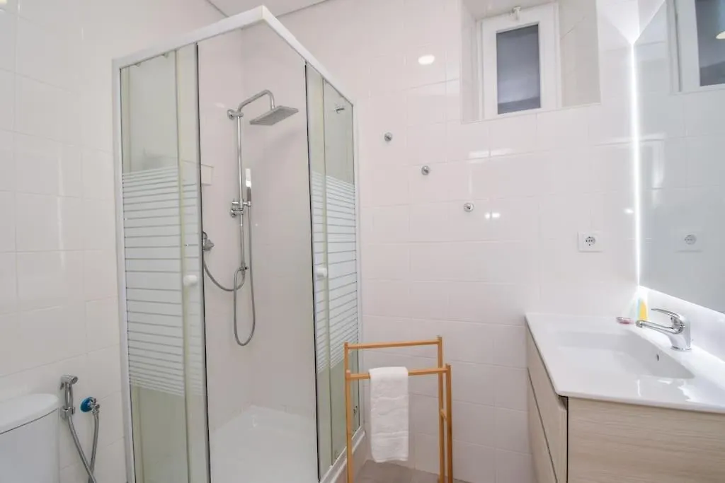 Charmoso Apartamento Com 1 Quarto - 10 Minutos Da Praia Parede