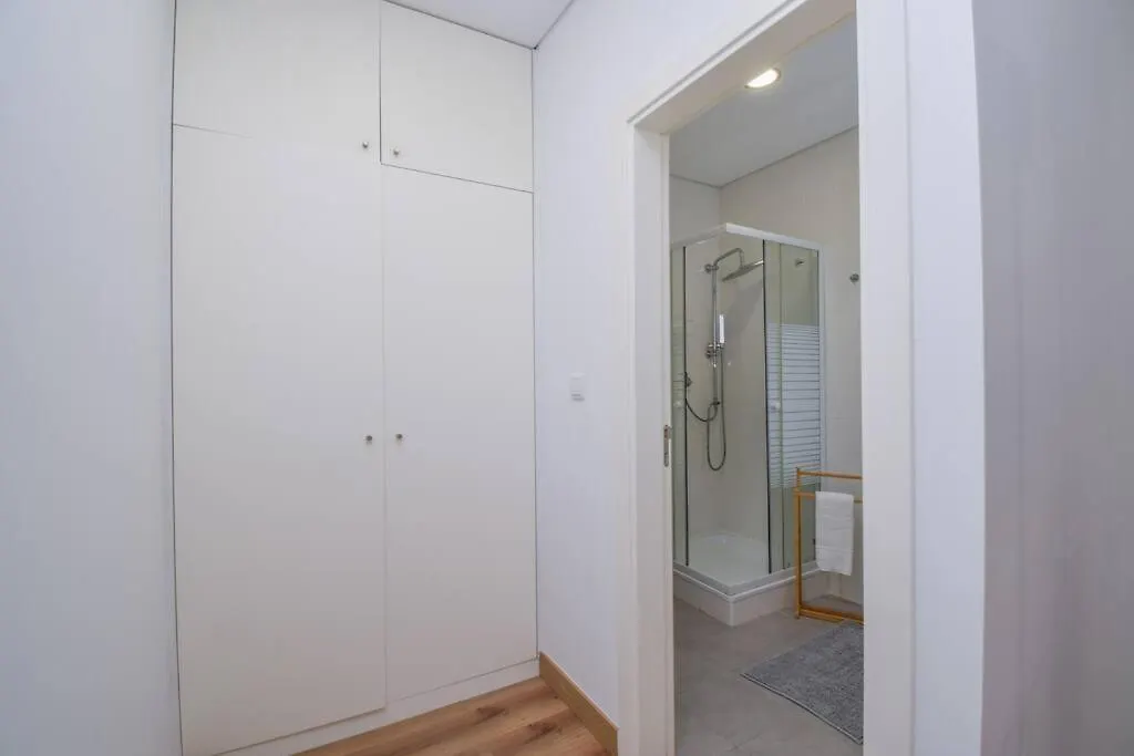 Charmoso Apartamento Com 1 Quarto - 10 Minutos Da Praia Parede 0*,