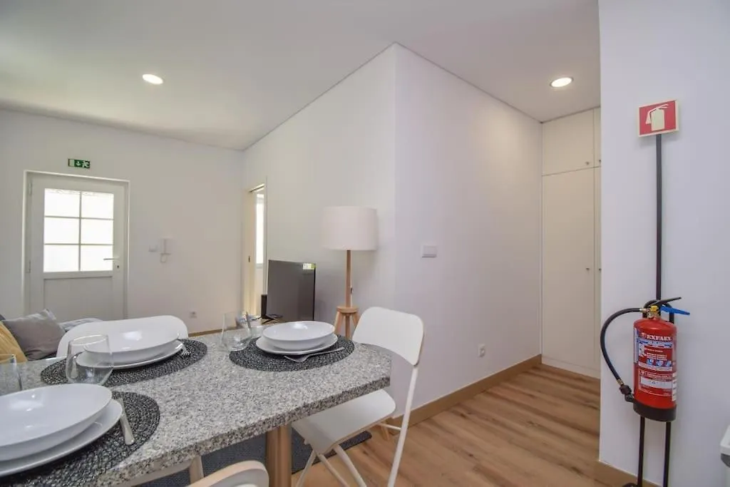 Charmoso Apartamento Com 1 Quarto - 10 Minutos Da Praia Parede Apartment