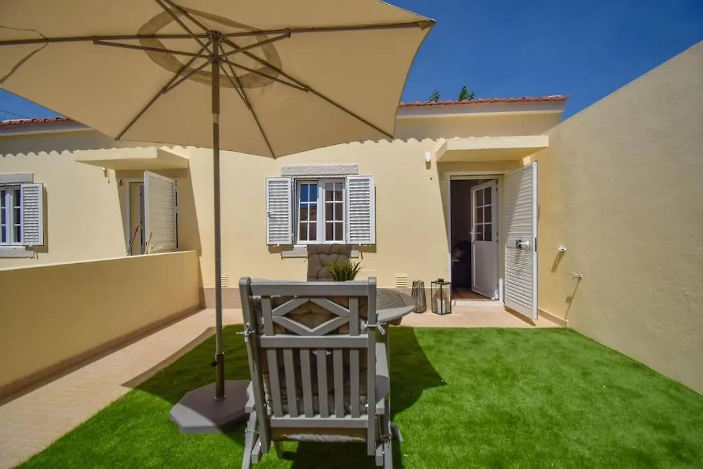 Charmoso Apartamento Com 1 Quarto - 10 Minutos Da Praia Parede 0*,