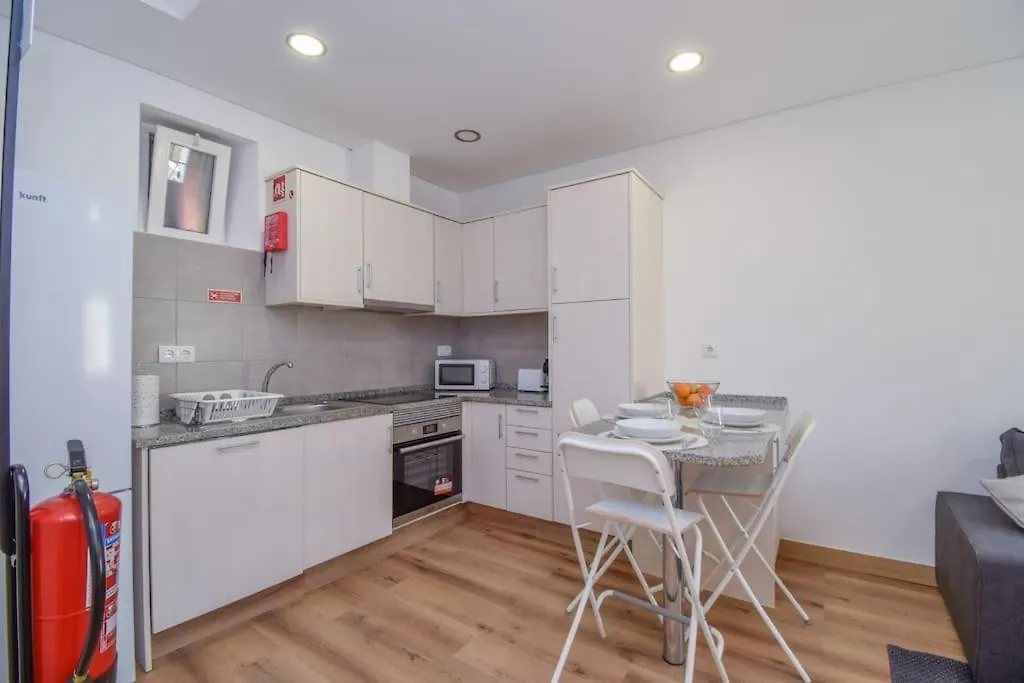 Charmoso Apartamento Com 1 Quarto - 10 Minutos Da Praia Parede Apartment